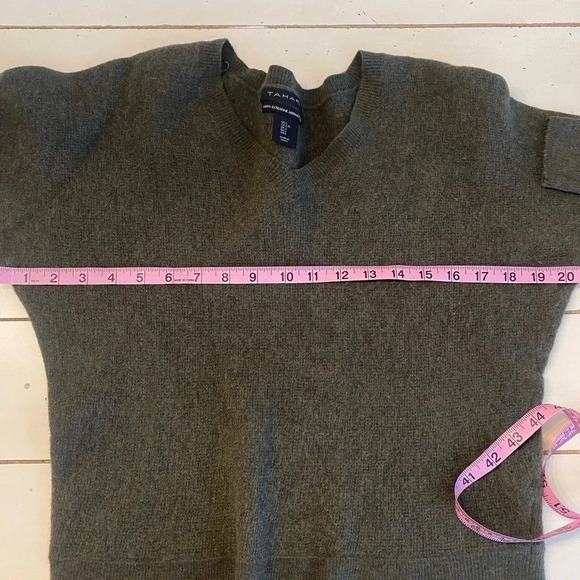 Tahari Forest Green Wool V-Neck Sweater Women’s Large Dark Academia Preppy - Picture 5 of 9